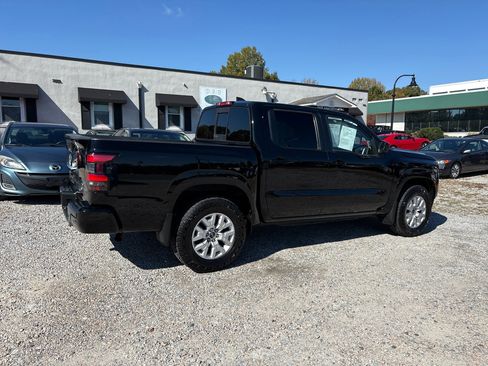 Used 2022 Nissan Frontier SV image 8