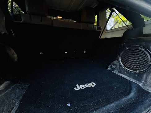 Used 2014 Jeep Wrangler Unlimited Sahara w/ Connectivity Group AWD/4WD image 7