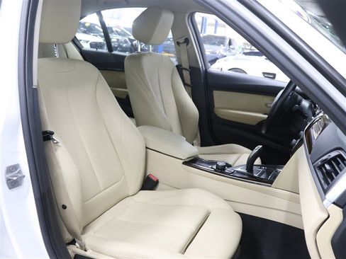 Used 2018 BMW 320i xDrive Sedan AWD/4WD image 19