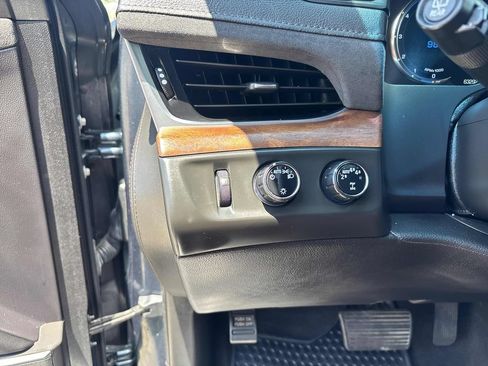 Used 2020 Cadillac Escalade Luxury AWD/4WD image 14