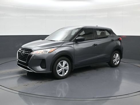 Certified 2025 Nissan Kicks Play S FWD image 4