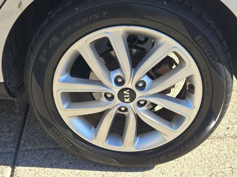 Used 2018 Kia Soul + FWD image 14