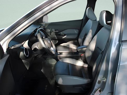 Used 2024 Nissan Kicks SR w/ SR Premium Package image 18