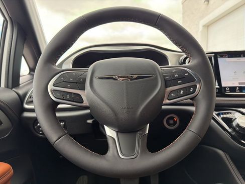 New 2026 Chrysler Pacifica Pinnacle image 11