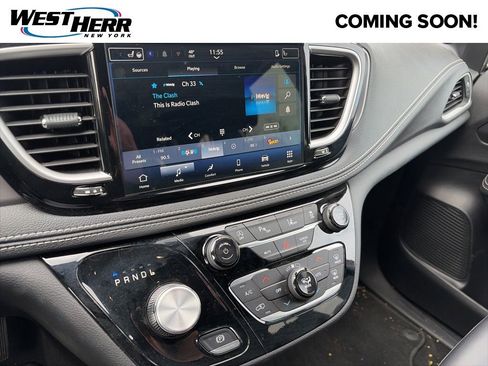 Used 2026 Chrysler Pacifica Select AWD/4WD image 9
