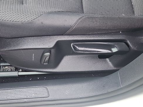 Used 2016 Volkswagen Golf S image 11