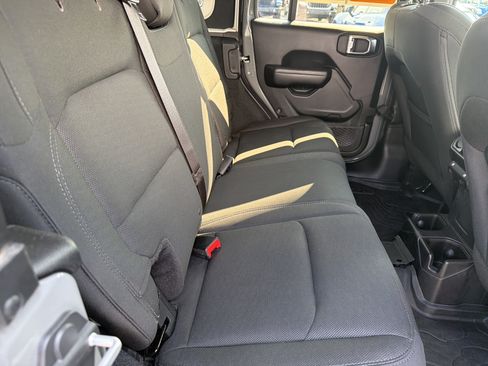Used 2018 Jeep Wrangler Unlimited Sport S AWD/4WD image 29