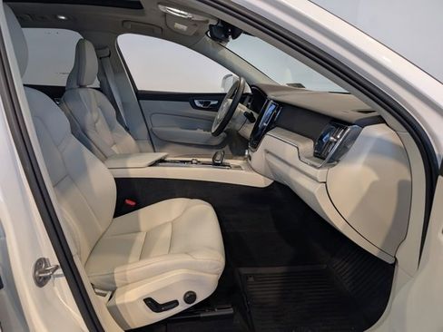 Used 2023 Volvo XC60 B5 Plus w/ Climate Package image 33