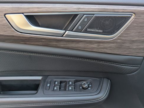 Used 2024 Volkswagen Atlas SEL Premium R-Line image 16