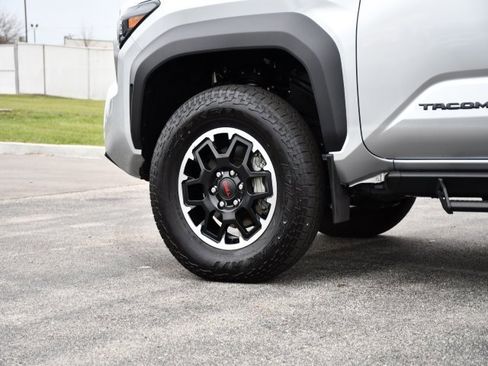 Used 2024 Toyota Tacoma TRD Off-Road w/ TRD Off Road Premium Package image 12