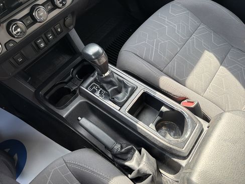 Used 2018 Toyota Tacoma TRD Sport image 22