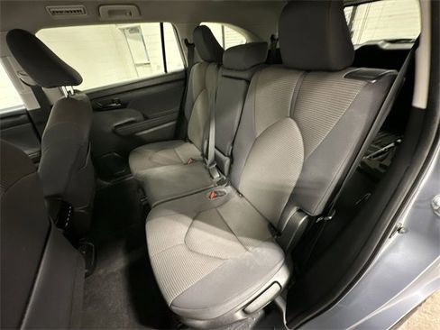Used 2023 Toyota Highlander LE image 20