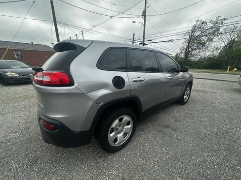 Used 2016 Jeep Cherokee Sport image 5