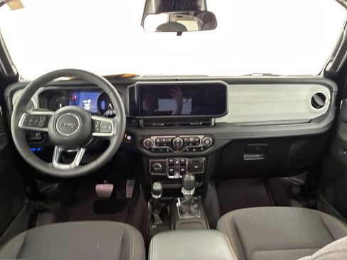 Used 2025 Jeep Wrangler Unlimited Sahara w/ Safety Group AWD/4WD image 20