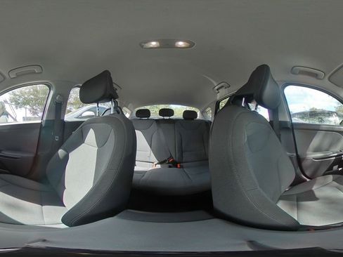 Used 2025 Kia K4 LXS image 40