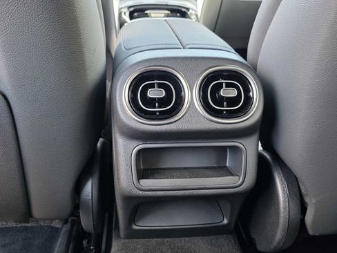 Used 2025 Mercedes-Benz GLC 300 image 16