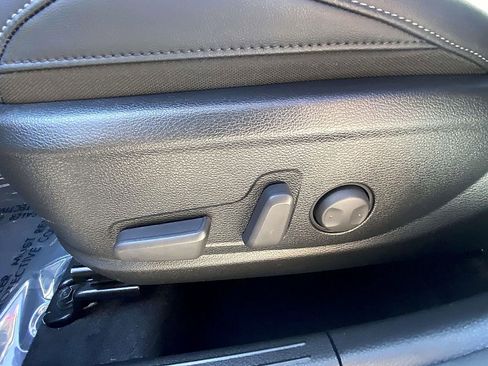 Used 2025 Kia Seltos SX w/ SX Sunroof Package image 17