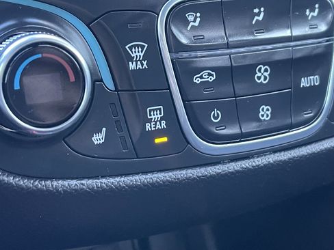 Used 2024 Chevrolet Equinox LT image 34