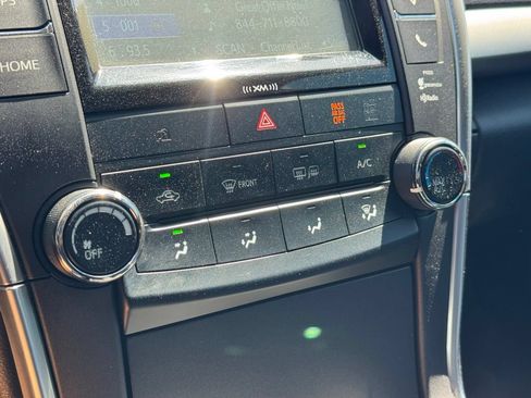 Used 2017 Toyota Camry SE w/ Moonroof Package FWD image 15