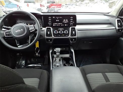 Used 2023 Kia Sorento LX image 11