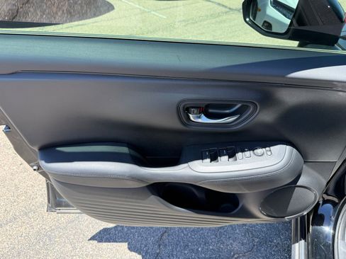 Certified 2025 Honda HR-V LX image 11