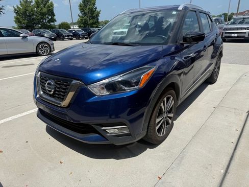 Used 2019 Nissan Kicks SR w/ SR Premium Package FWD image 1