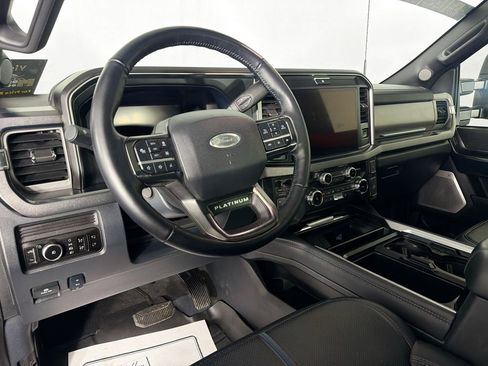 Used 2025 Ford F250 Platinum image 9