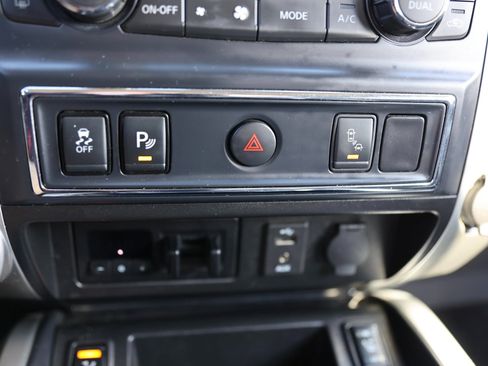 Used 2017 Nissan Titan SL image 30