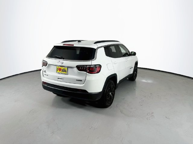 Used 2024 Jeep Compass Latitude AWD/4WD image 9