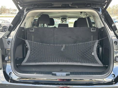 Used 2023 Toyota Highlander L image 8