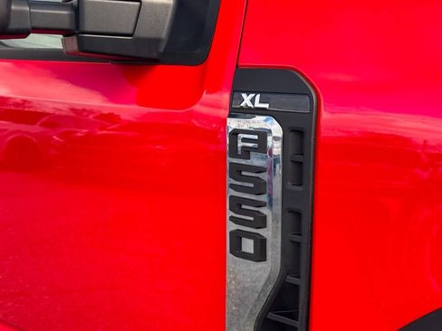 Used 2023 Ford F550 2WD Crew Cab Super Duty image 11