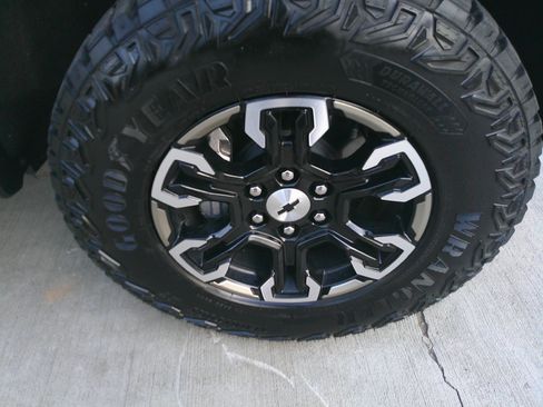 Used 2024 Chevrolet Silverado 1500 ZR2 w/ Technology Package image 14