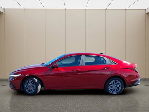 Used 2024 Hyundai Elantra SEL FWD image 16