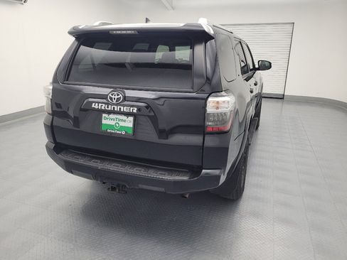 Used 2018 Toyota 4Runner SR5 AWD/4WD image 7