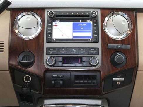 Used 2011 Ford F350 Lariat w/ Lariat Interior Pkg image 35