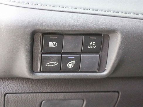 Used 2023 Toyota Highlander Limited image 31