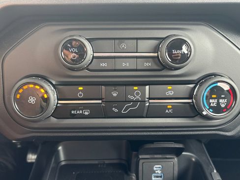 New 2025 Ford Bronco 4-Door AWD/4WD image 18