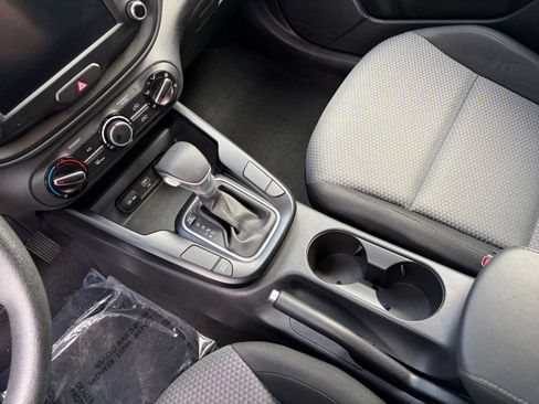 Used 2025 Kia Soul LX w/ LX Technology Package FWD image 36