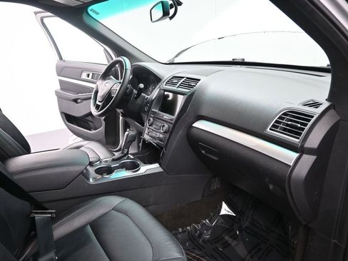 Used 2017 Ford Explorer XLT w/ Equipment Group 202A image 21