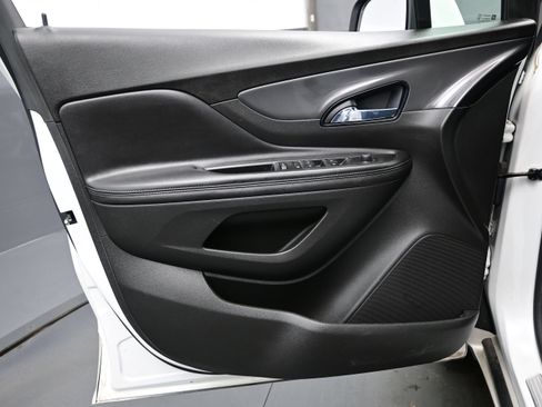 Used 2021 Buick Encore Preferred FWD image 9