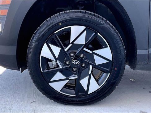 Used 2025 Hyundai Kona SEL AWD/4WD image 9