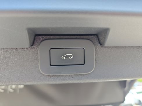 Certified 2025 Land Rover Discovery Dynamic SE AWD/4WD image 13