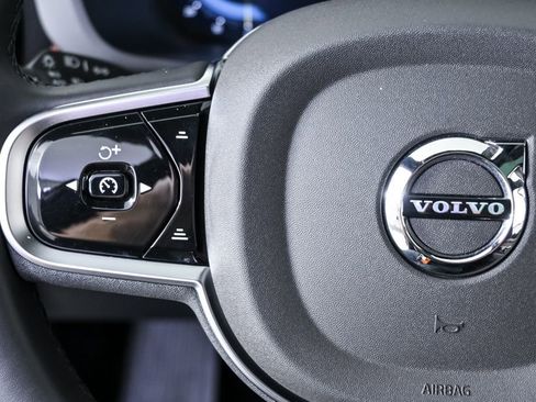 Used 2025 Volvo XC60 B5 Plus AWD/4WD image 11