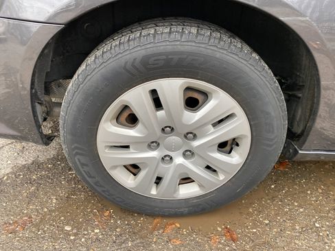 Used 2019 Dodge Grand Caravan SE w/ UConnect Hands-Free Group image 25