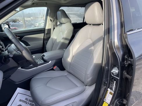 Certified 2022 Toyota Highlander XLE image 14