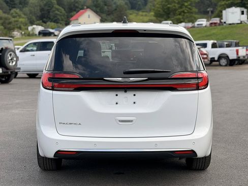 Used 2026 Chrysler Pacifica Select FWD image 6