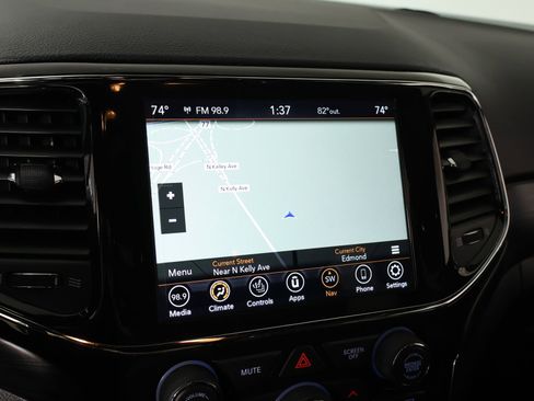 Used 2021 Jeep Grand Cherokee Laredo X AWD/4WD image 7