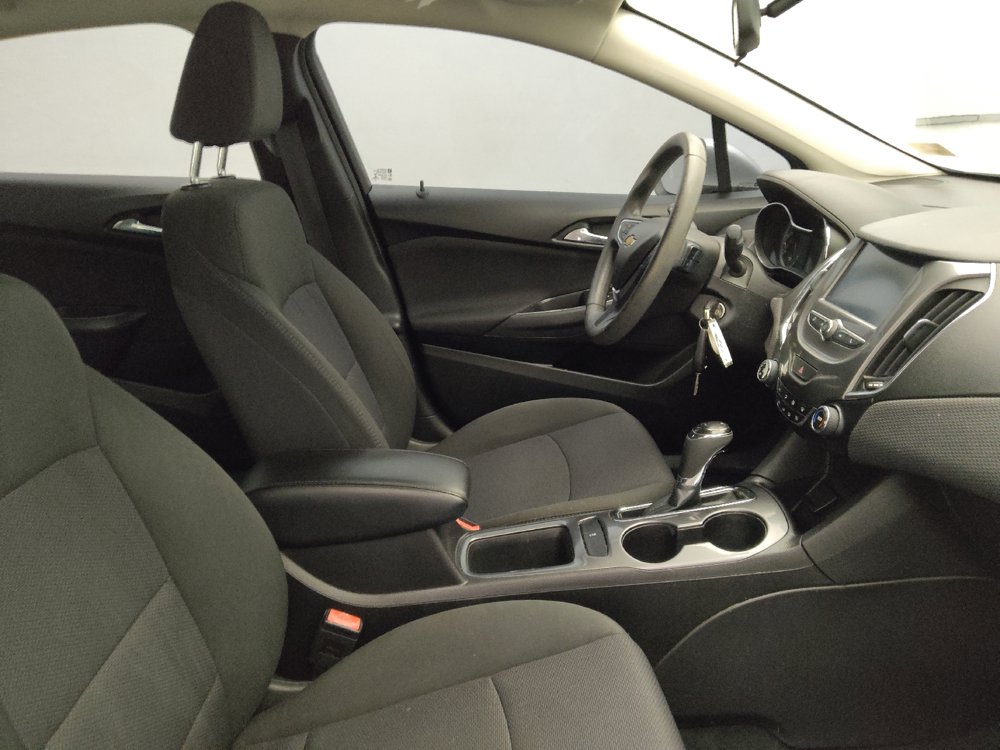 Used 2017 Chevrolet Cruze LT FWD image 21