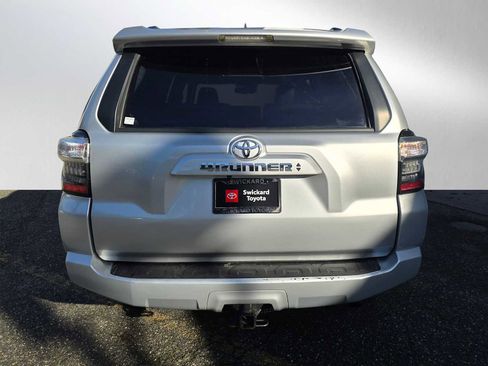 Used 2020 Toyota 4Runner SR5 Premium image 4