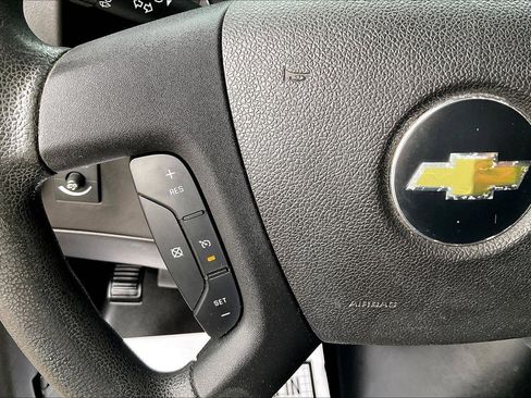 Used 2018 Chevrolet Express 2500 w/ Driver Convenience Package RWD image 10